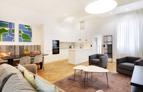 Quartier de la Place-Vendome Apartment | A Wonderfull 2-BR/2BA in Louvre - Vendôme