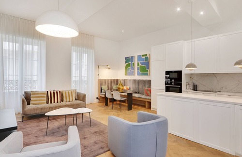 Quartier de la Place-Vendome Apartment | A Wonderfull 2-BR/2BA in Louvre - Vendôme