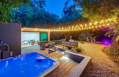 Fire Mountain House | A Zen Paradise - WIth Hot Tub and Pizza Oven