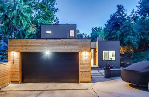Fire Mountain House | A Zen Paradise - WIth Hot Tub and Pizza Oven