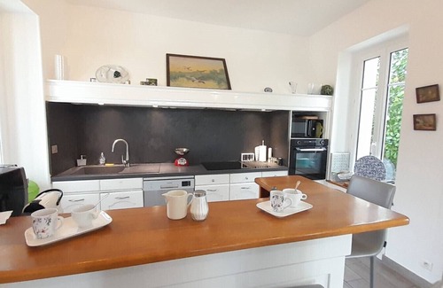 Villers-les-Ormes Bed & Breakfast | A1: double room at the Treuillaud estate with swimming pool