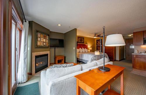 Thayerville Apartment | A125 Studio Lake View