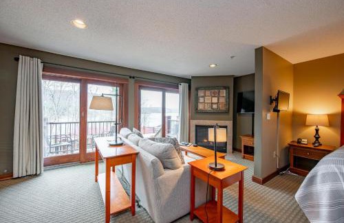 Thayerville Apartment | A125 Studio Lake View