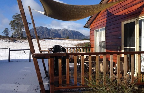 Promised Land Cottage | AAA Granary Accomm - Dads 3 bedroom Cottage
