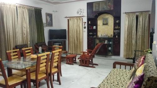 Gomti Nagar Apartment | Aadhaar