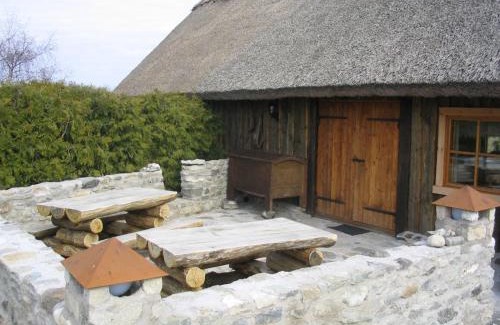 Suur-Rootsi House | Aadu Holiday Farm