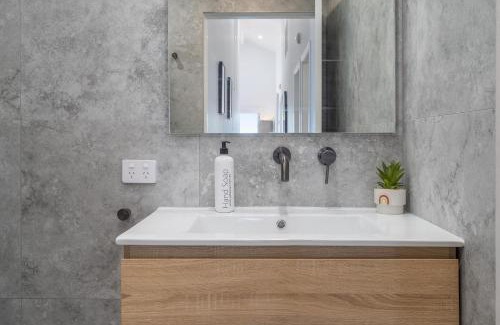 Macmasters Beach House | Aarini Cottage - The Ultimate Beachside Escape!