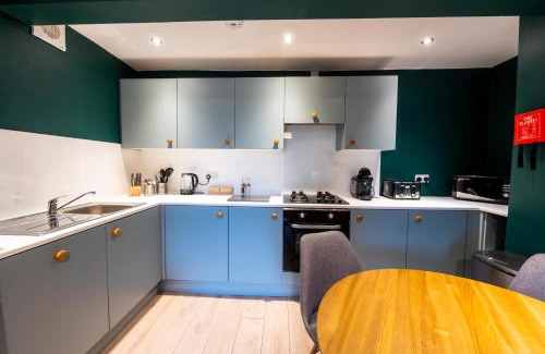 Riverside Apartment | Aaron Wise - 17 Fitzhamon Apartments