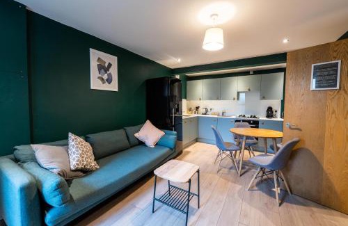 Riverside Apartment | Aaron Wise - 17 Fitzhamon Apartments