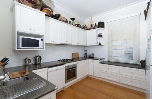 Queenscliff House | Abaleen House