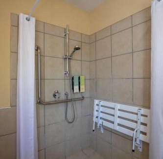 Redwood Hotel | Abbella Lodge Motel