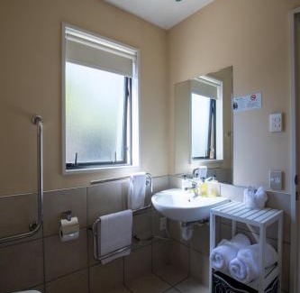 Redwood Hotel | Abbella Lodge Motel