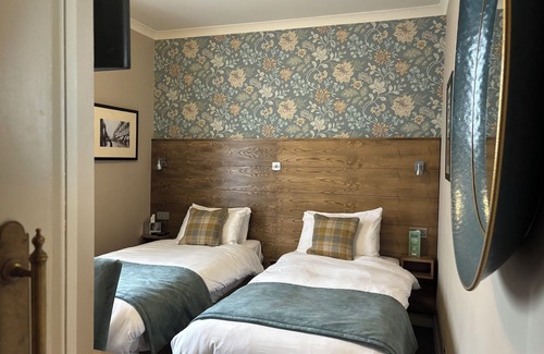 Hawkhead Hotel | Abbey Inn