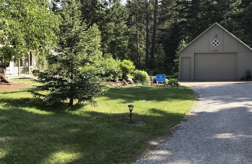 Martin City Cottage | Abbot Creek Cottage, Only 10 Minutes from Glacier National Park!