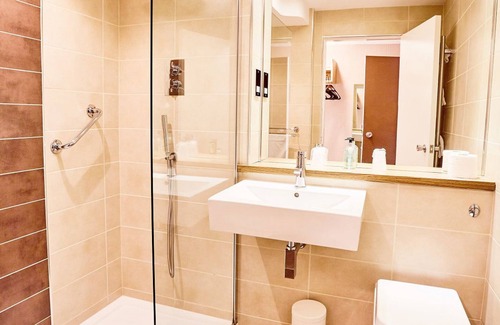 Dumbarton Hotel | Abbotsford Hotel