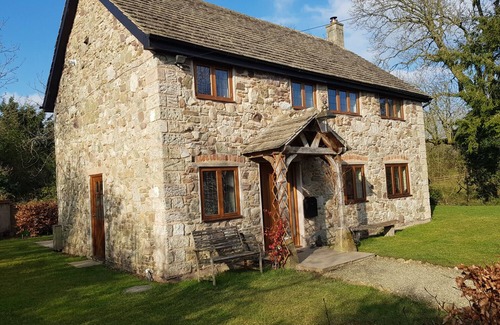 Bishops Castle Cottage | ABBOTT'S RETREAT, pet friendly, with open fire in Bishop's Castle