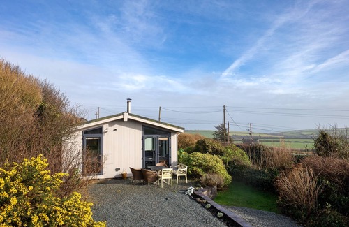 Garn Fadryn Cottage | Aberdaron-Lodge | Cosy Lodge with Sea Views, Sleeps 6