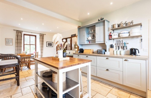Newport House | Aberfforest House - 6 Bedroom House
