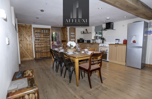Monkswood House | Abergavenny Coach House Hot Tub Retreat
