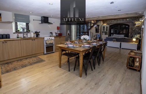 Monkswood House | Abergavenny Coach House Hot Tub Retreat