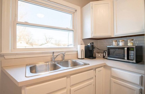 Peoria Heights House | ABODE ON ATLANTIC - Spacious 2BD in the Heights