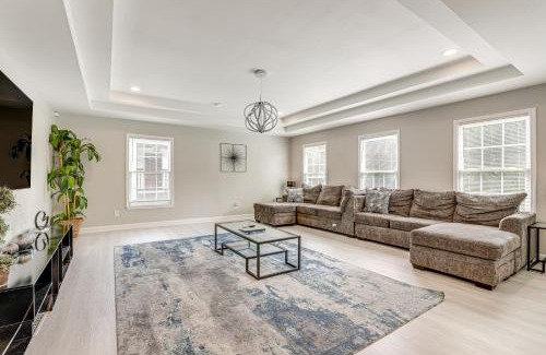 Atlanta House | about half Mi to Mercedes-Benz Stadium Atlanta Home