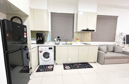 Taman Bukit Mewah Condo | Above Paradigm Mall JB, up to 5 Pax, 1BR