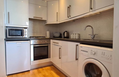 Port Bannatyne Apartment | Above the Bay Summary