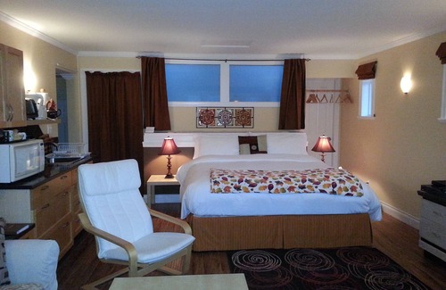 Sechelt House | Above The Inlet B&B and Vacation Rental