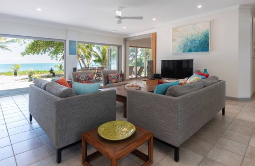 Mowbray House | Absolute Beach Front