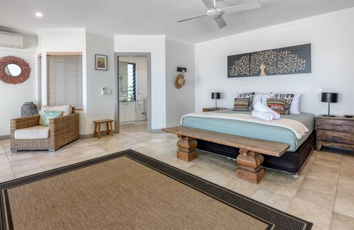 Mowbray House | Absolute Beach Front