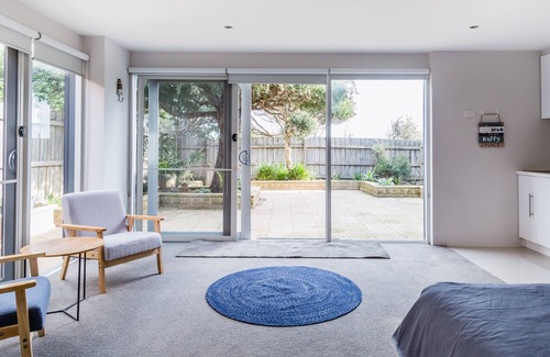 Frankston House | Absolute Beachfront property -Gateway to Mornington Peninsula