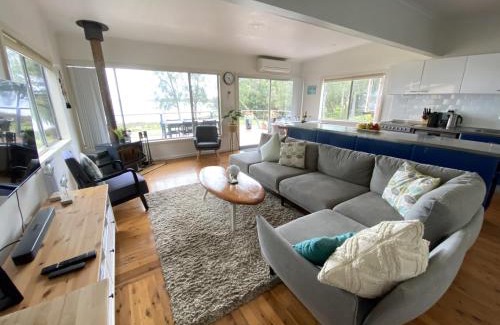 Halekulani House | Absolute lakefront house - enjoy the sunrise