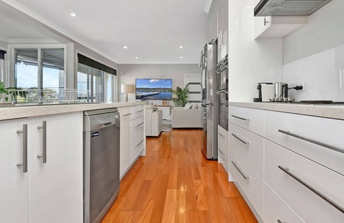Fishing Point House | Absolute Waterfront : Lakehouse Fishing Point - Waterfront, Pool, Jetty