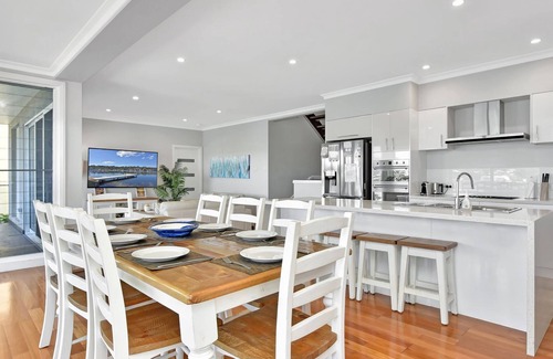 Fishing Point House | Absolute Waterfront : Lakehouse Fishing Point - Waterfront, Pool, Jetty