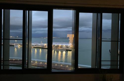 Darwin City Centre Apartment | Absolute Waterfront - Tropical Aurora Top Floor Over The Water