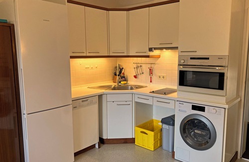 Munchen District Apartment | Absolutely quiet 3 Room Apartment "At Isar River Park", near Munichs Centre