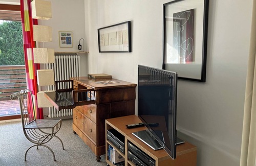 Munchen District Apartment | Absolutely quiet 3 Room Apartment "At Isar River Park", near Munichs Centre