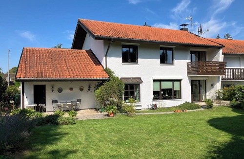Munchen District Apartment | Absolutely quiet 3 Room Apartment "At Isar River Park", near Munichs Centre