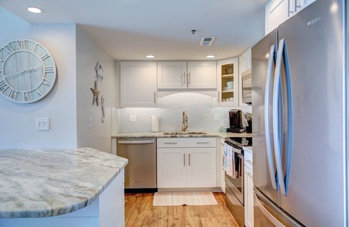 Bethany Beach Condo | Absolutely Stunning 3 Bedroom Sea Colony Condo! Ocean Front w/Premium Renovation