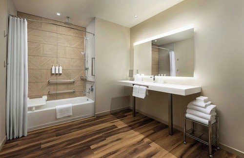 Downtown Honolulu Hotel | AC by Marriott Hotel Honolulu