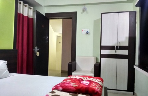 Gaya Hotel | AC room at Hotel Viraat Inn(near Gaya Railway Station)