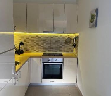 Denovici Apartment | Acacia Hill Apartments