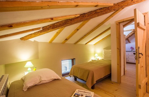 Dubnitsa Bed & Breakfast | ACACIA room, between the Pirin and Rhodope mountains!