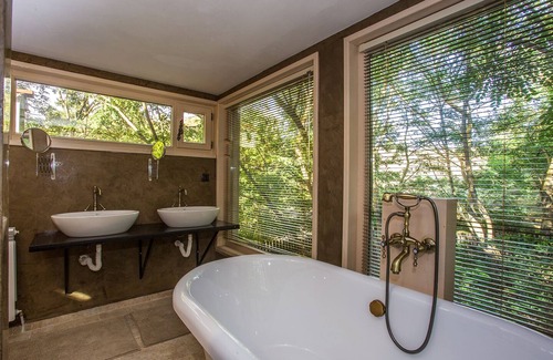 Dubnitsa Bed & Breakfast | ACACIA room, between the Pirin and Rhodope mountains!