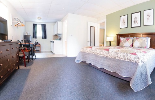 Salsbury Cove Hotel | Acadia Pines Motel