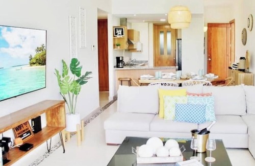 Granjas del Marques Villa | Acapulco Diamante Lake View with Outward-Facing Balcony