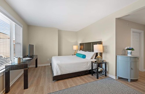Falmouth Heights Apartment | Accessible 1 King Bed Premium Suite