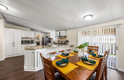 Conroe House | Accessible 3BR Sleeps 12 Pet-Friendly Conroe Stay