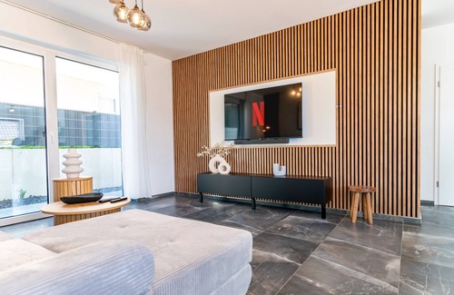 Hachenburg Apartment | Accessible Luxury Oasis - SnapLiving Apartments - LUXURY & Comfort